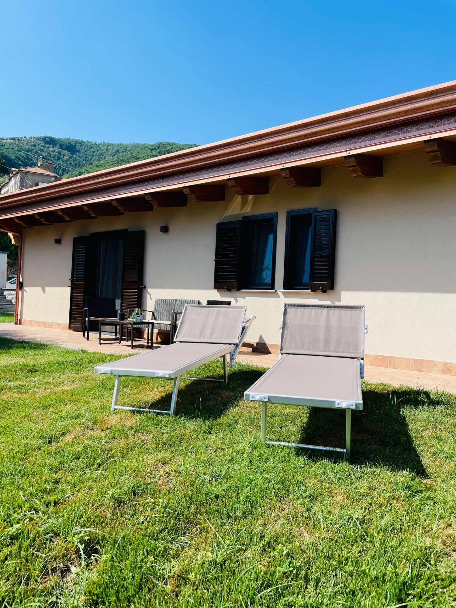 Holiday home Connie's