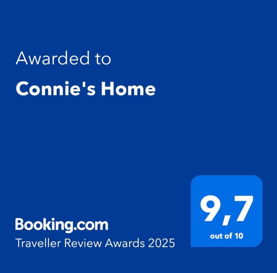 Holiday home Connie's
